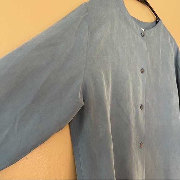 Ann Taylor Blue 100% Silk Top size small great condition - Picture 2 of 6